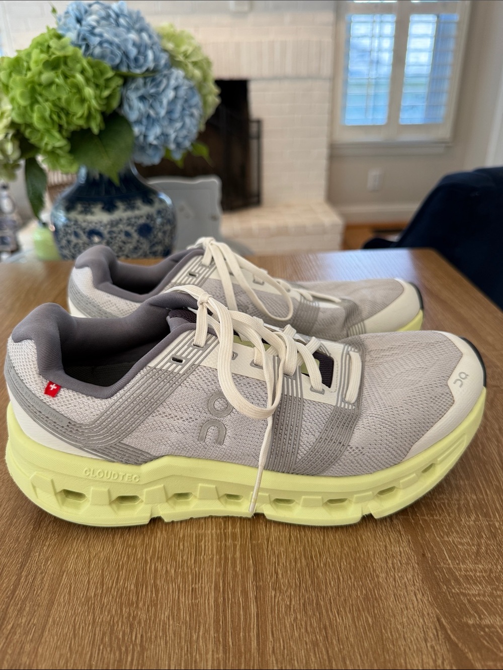 On CloudGo Cloudtec Running Women’s Light Gray Running Shoes with Lemon Sole